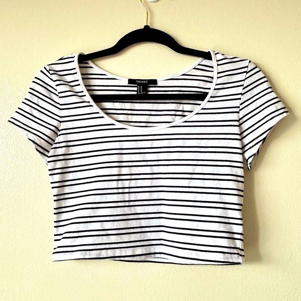 NWOT Forever 21 Medium Black and White Striped Fitted Crop Top